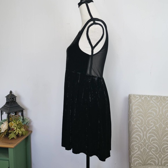 MINKPINK Sheer Mesh Back Crushed Velvet Mini Dress Sz XS Black Party Fit & Flare - Picture 5 of 6